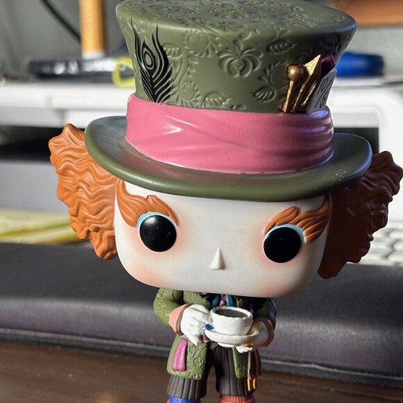 Funko Pop Alice in Wonderland Mad Hatter Vinyl Figure - Picture 3 of 5